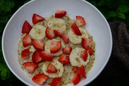 Овсяная каша с фруктами