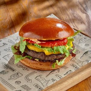 Чизбургер с печеным перцем и котлетой из мраморной говядины