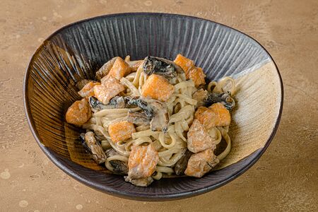 Удон с лососем