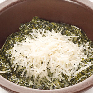 Шпинат со сливками и сыром пармезан