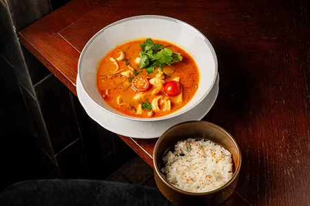 Том ям с морепродуктами