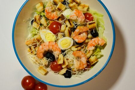 Салат Цезарь с курицей