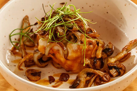 Запеченый батат с сыром и грибами