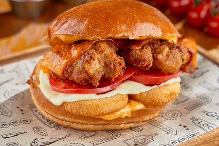 Бургер с куриными стрипсами