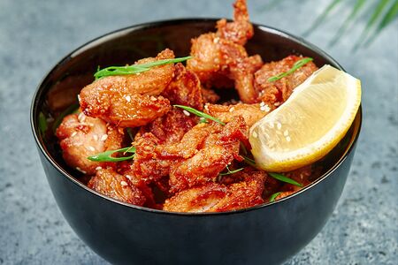 Куриные бедрышки карааге с имбирным соусом