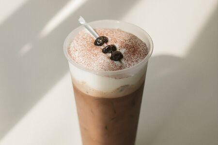 Вишнево-миндальное какао со сливочной пенкой