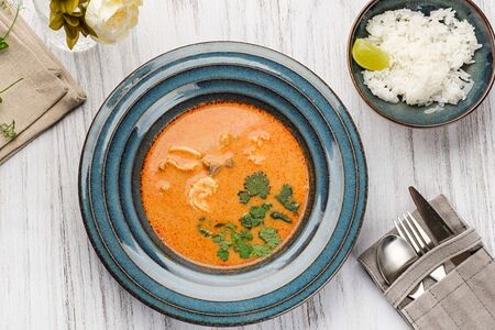 Том ям с морепродуктами