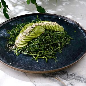 С копченым угрём и авокадо 