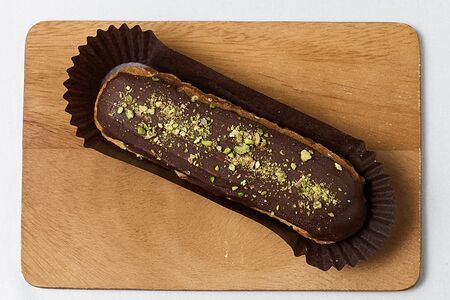 Эклер со сгущенным молоком