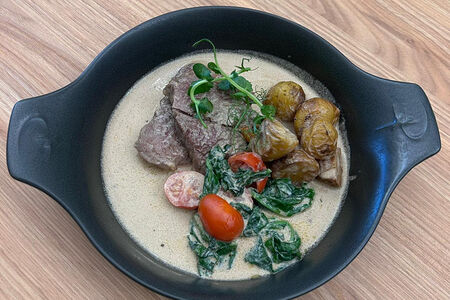 Медальоны из говяжьей вырезки со шпинатом