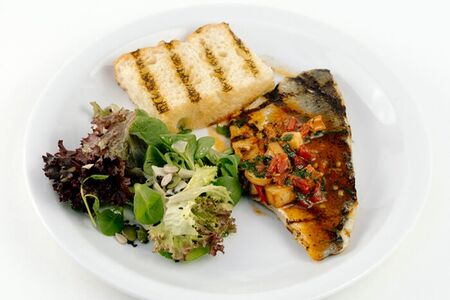 Филе сибаса с белыми грибами 