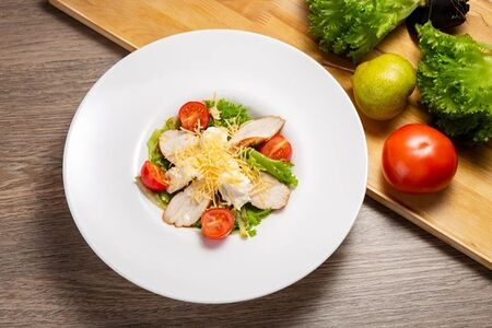 Салат с копчёной курицей