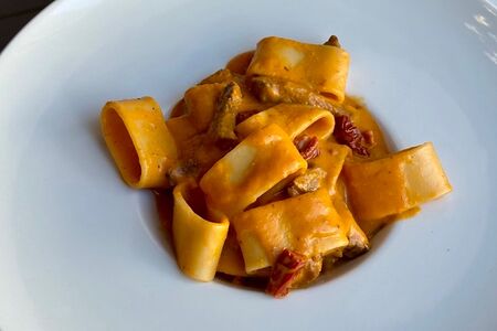 С телятиной и вялеными томатами