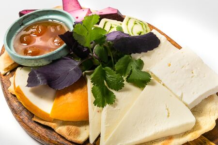 Ассорти из грузинских домашних сыров