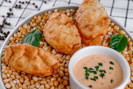 Хрустящие мини-чебуреки с креветками 