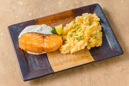 Лосось с японским картофелем