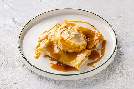 Блинчики с маком, муссом из вареной сгущенки и апельсиновой карамелью