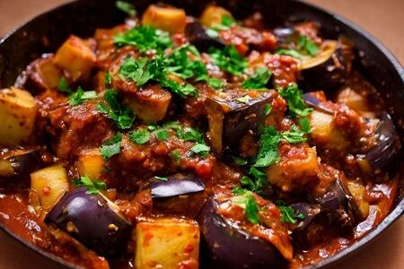 Мясо с баклажанами и картофелем