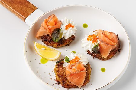 Драники с сёмгой и сливочным сыром