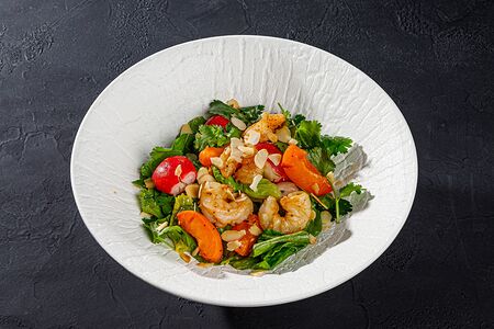 Салат с креветками и маринованным редисом