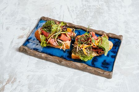 Брускетты с ростбифом