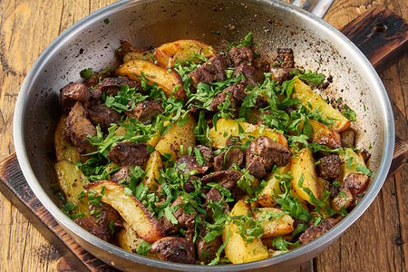 Куриная печень с картофелем