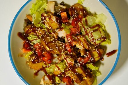 Салат теплый с курицей