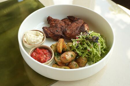 Половина цыпленка тапака без кости