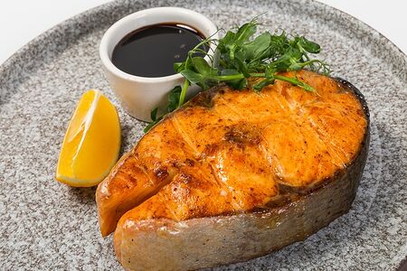 Стейк из семги на углях