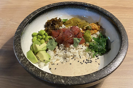 Поке с тунцом и древесными грибами