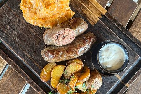 Свиные колбаски с зеленью