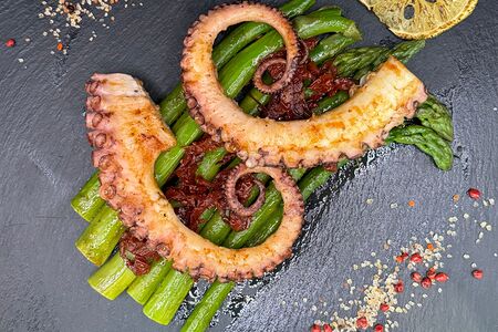 Кракен с аспарагусом