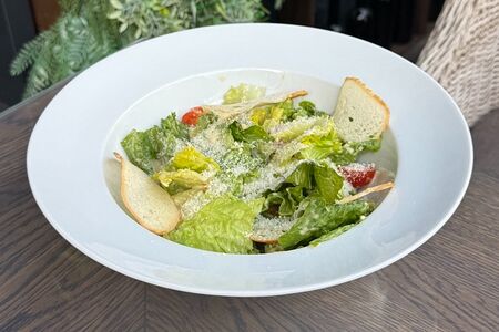 Салат Цезарь с цыпленком