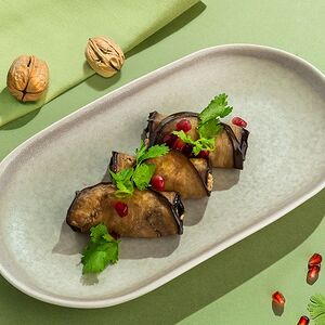 Рулетики из баклажанов с начинкой из ореховой пасты