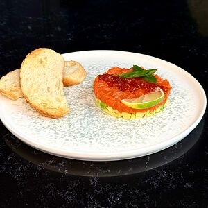 Тартар из лосося с манго