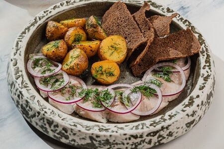 Тихоокеанская сельдь с картофелем