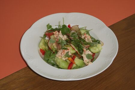 Сезонный салат из овощей 