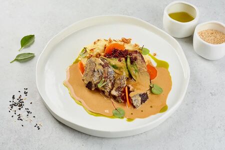 Говяжьи щечки с картофельным пюре