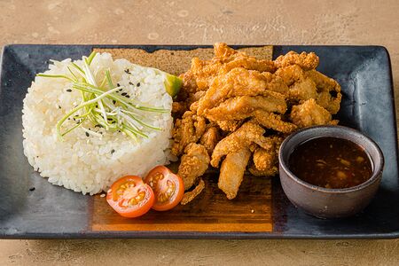 Хрустящая курица с кисло-сладким чили соусом