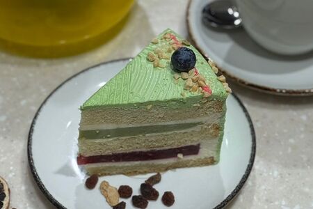 Пирожное Малина-фисташка