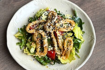 Салат с кальмаром