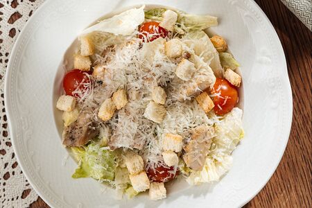 Салат с курицей и пармезаном