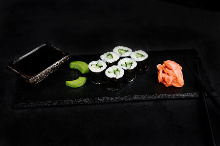 Хосомаки холодные с огурцом