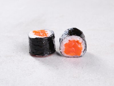 Мини-ролл с лососем