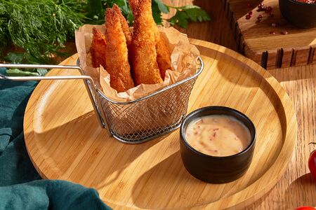 Тигровые креветки в панировке со сливочным чили-соусом