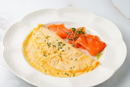 Воздушный омлет с форелью шеф-посола