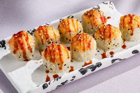 Запеченный ролл с креветкой