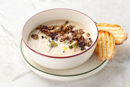Суп-крем грибной с трюфельным маслом и грибными чипсами