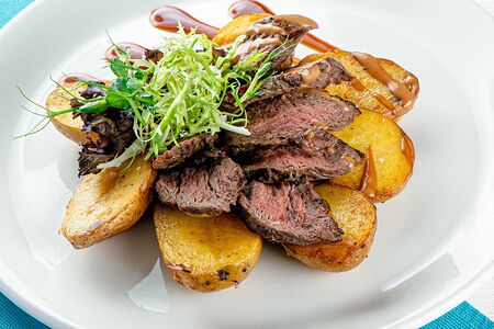 Говядина Шатобриан с соусом Демиглас и запечённым беби-картофелем