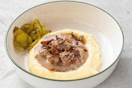 Бефстроганов с картофельным пюре